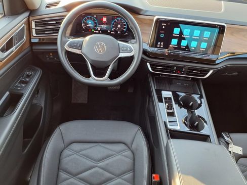 Used 2026 Volkswagen Atlas SE AWD/4WD image 3
