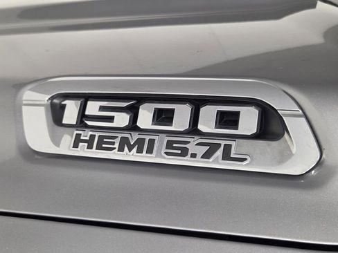 Used 2019 RAM 1500 Laramie AWD/4WD image 10