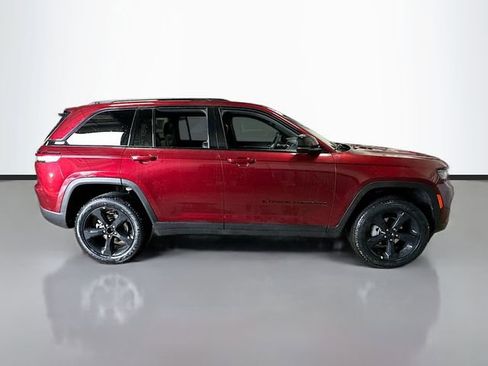 New 2025 Jeep Grand Cherokee Limited w/ Black Appearance Package image 5