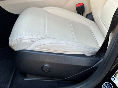 Used 2024 Mercedes-Benz GLC 300 4MATIC image 20