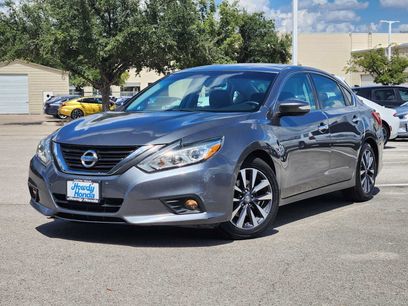 Used 2017 Nissan Altima 2.5 SL w/ Moonroof Package