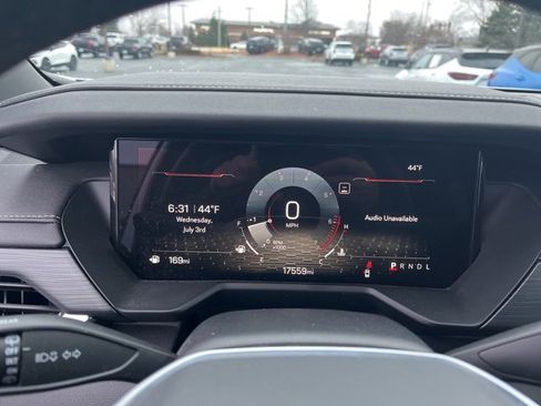 Used 2025 GMC Acadia Elevation image 10