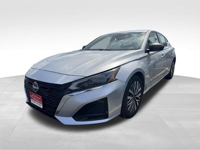 Used 2024 Nissan Altima 2.5 SV
