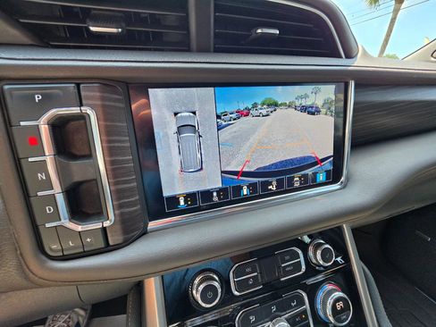 Used 2021 GMC Yukon XL Denali w/ Denali Premium Package RWD image 23