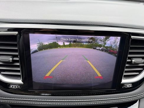 Used 2025 Chrysler Pacifica Limited FWD image 16