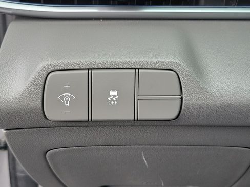 Used 2025 Hyundai Elantra SEL FWD image 21