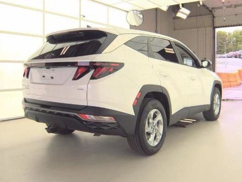 Used 2023 Hyundai Tucson SE AWD/4WD image 3