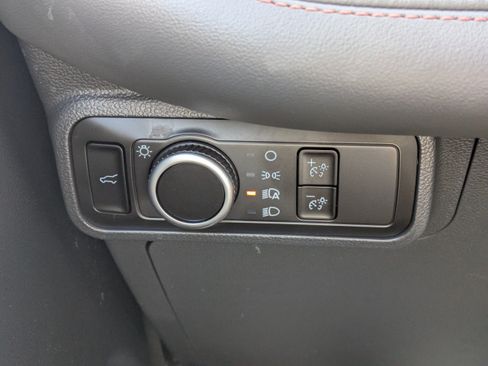 Used 2025 Ford Explorer Active RWD image 27