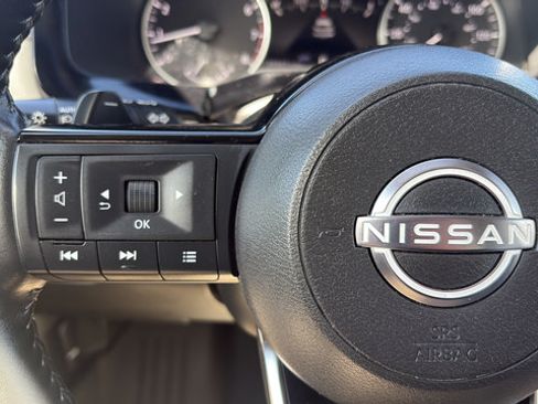 Used 2023 Nissan Pathfinder SL w/ SL Premium Package AWD/4WD image 9