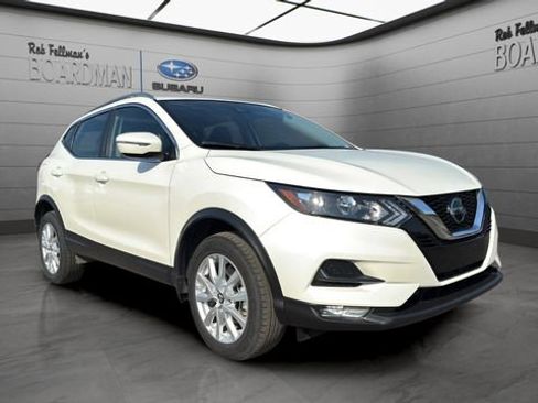 Used 2022 Nissan Rogue Sport SV image 2