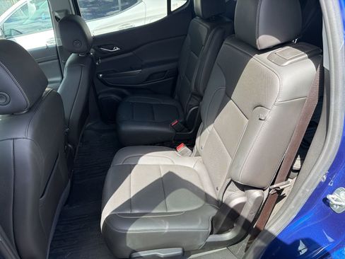 Used 2023 GMC Acadia SLT w/ Technology Package image 7