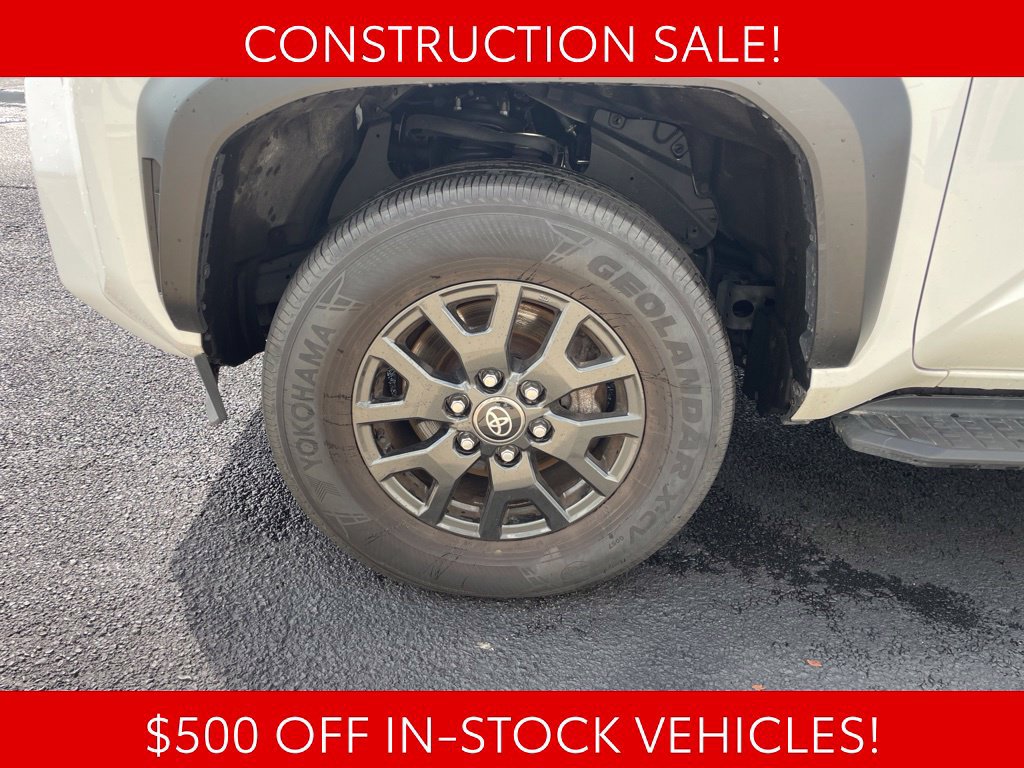 Used 2025 Toyota 4Runner SR5 AWD/4WD image 15