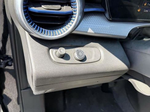 Used 2025 Chevrolet Trax LT w/ LT Convenience Package image 20