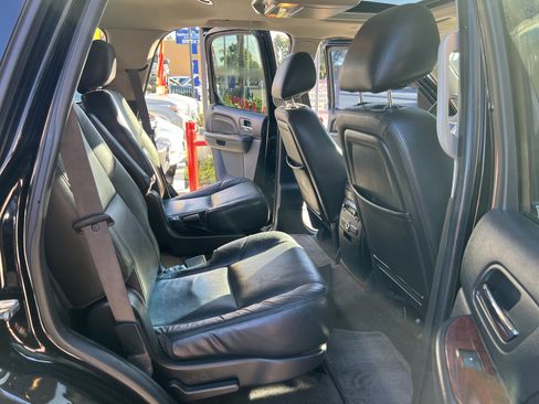 Used 2012 Cadillac Escalade Premium image 17