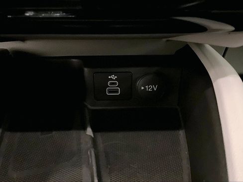 Used 2025 Ford Escape SE w/ PHEV Premium Package image 31