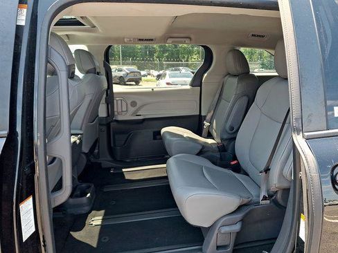 Certified 2021 Toyota Sienna XLE AWD/4WD image 10