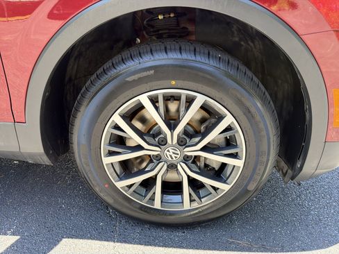 Used 2019 Volkswagen Tiguan SE FWD image 12