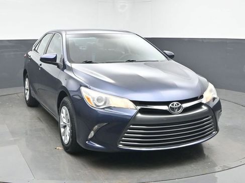 Used 2016 Toyota Camry LE image 2