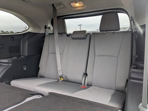 Used 2023 Toyota Highlander L image 34