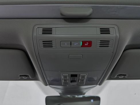 Used 2023 Volkswagen Jetta SE w/ Panoramic Sunroof Package image 18