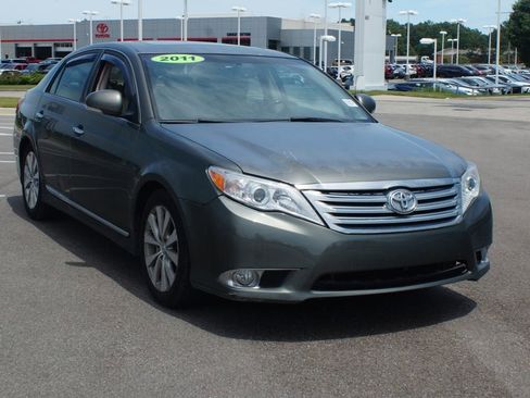 Used 2011 Toyota Avalon Limited FWD image 2
