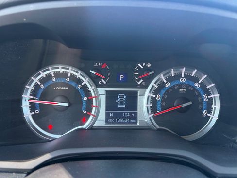 Used 2015 Toyota 4Runner SR5 AWD/4WD image 10