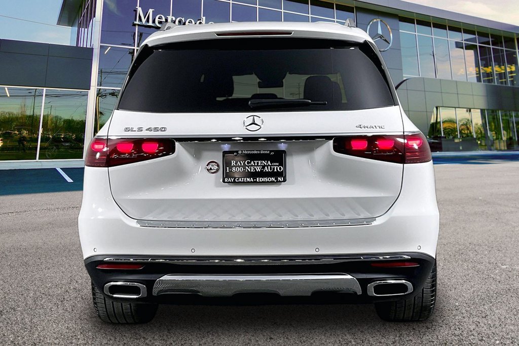 Used 2026 Mercedes-Benz GLS 450 4MATIC image 4