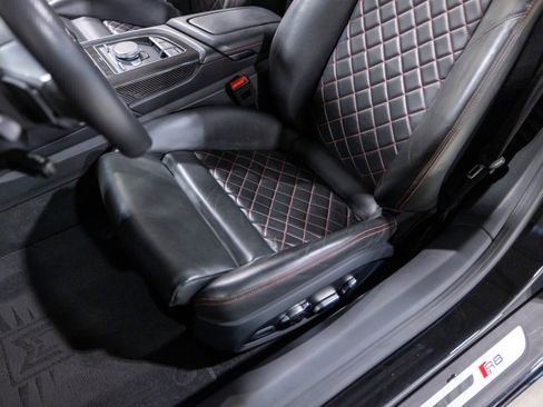 Used 2021 Audi R8 V10 w/ Premium Package image 32