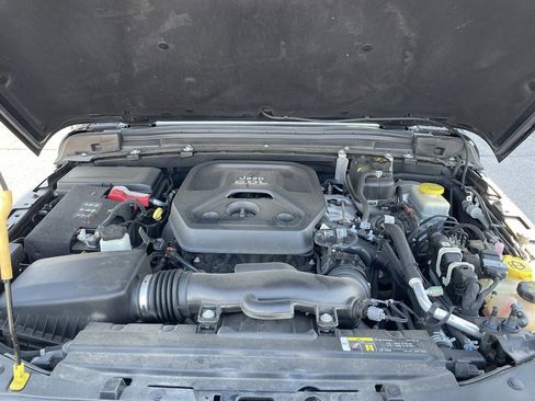 Used 2019 Jeep Wrangler Unlimited Sahara w/ Safety Group image 28