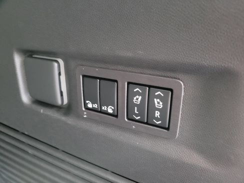 Used 2023 GMC Yukon XL AT4 image 21