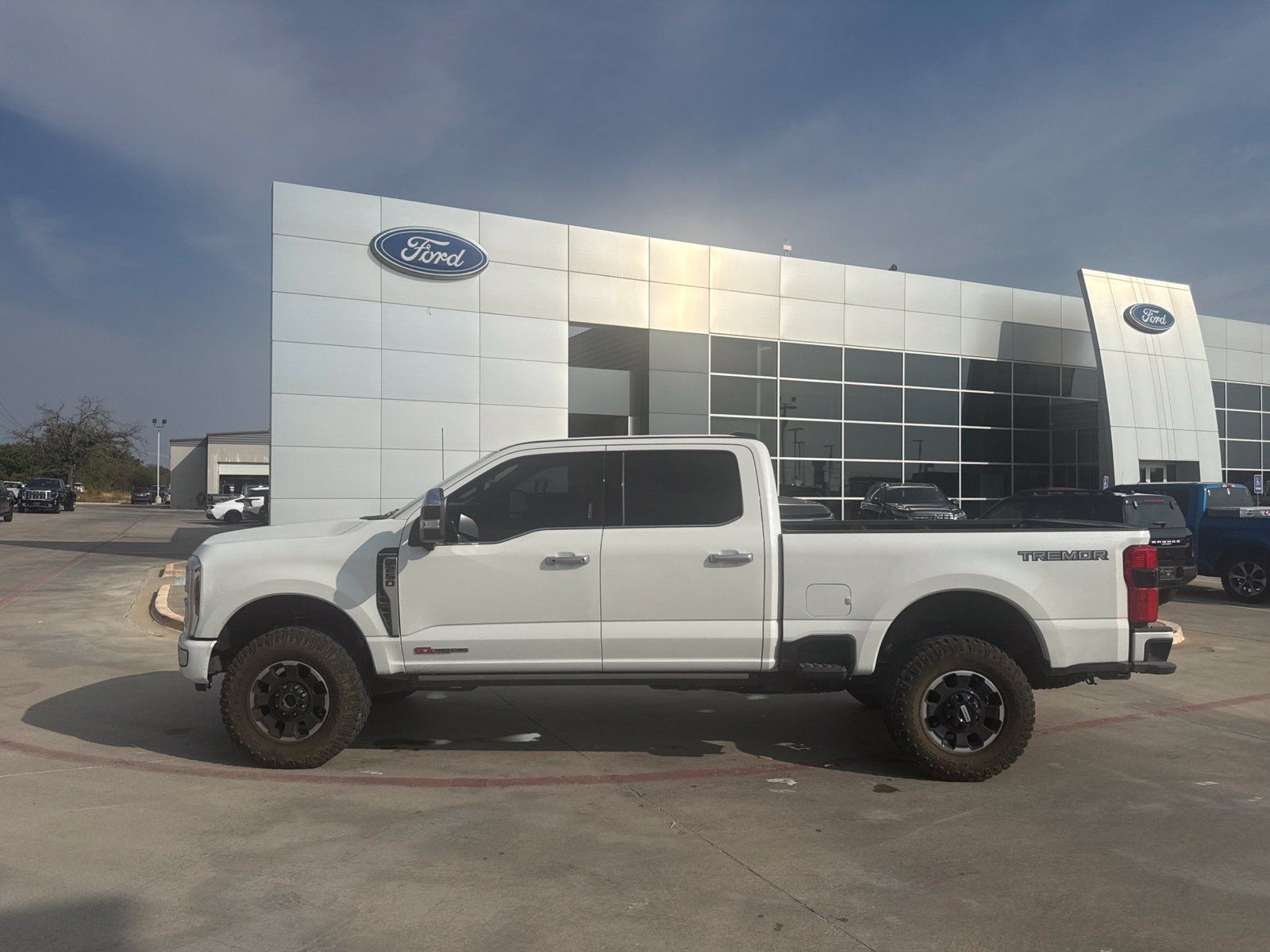 Used 2026 Ford F250 Platinum w/ Platinum Plus Package AWD/4WD image 8