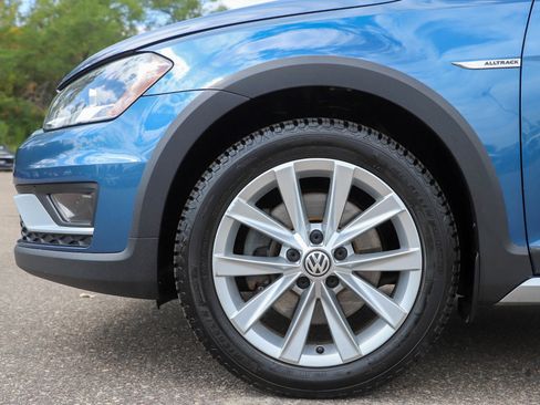 Used 2017 Volkswagen Golf Alltrack S AWD/4WD image 28