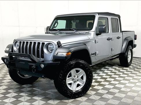 Used 2020 Jeep Gladiator Sport w/ Quick Order Package 24S image 2