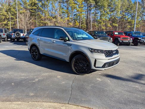 Used 2023 Kia Sorento SX image 3