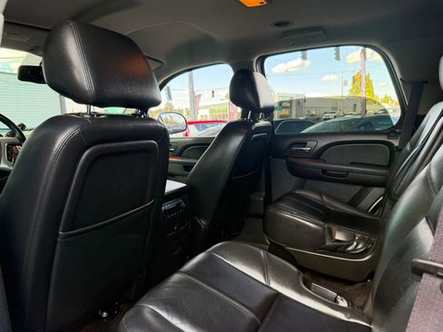 Used 2014 Chevrolet Tahoe LT w/ Luxury Package AWD/4WD image 15