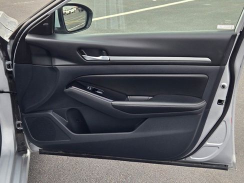 Used 2023 Nissan Altima 2.5 SV image 5