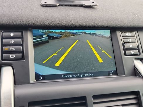 Used 2017 Land Rover Discovery Sport SE image 27