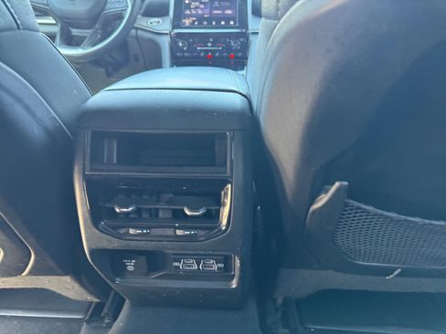 Used 2024 Jeep Grand Cherokee Altitude AWD/4WD image 29