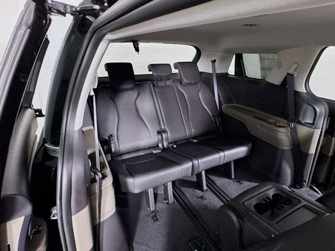 New 2026 Kia Carnival LXS FWD image 9