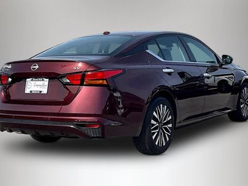 Used 2024 Nissan Altima 2.5 SV FWD image 5