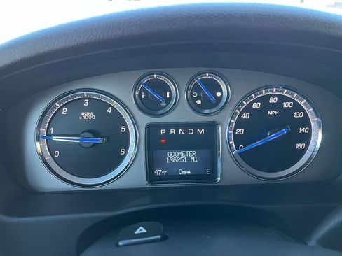 Used 2011 Cadillac Escalade Luxury image 29