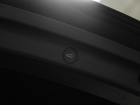 Used 2023 Tesla Model Y Long Range image 53