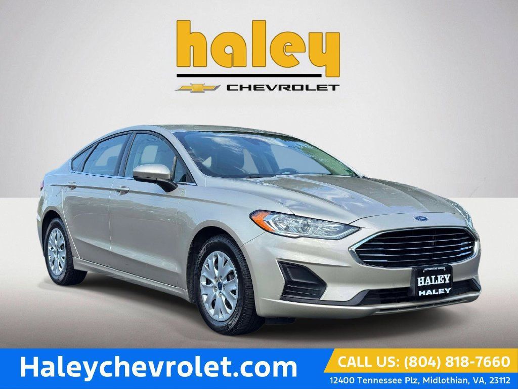 Used 2019 Ford Fusion S FWD image 1