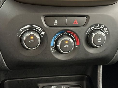 Used 2016 Jeep Cherokee Sport FWD image 21