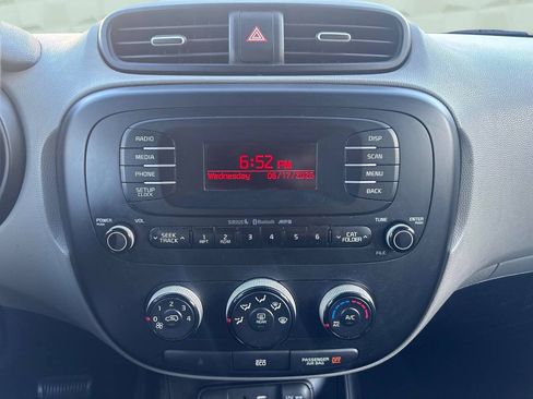 Used 2015 Kia Soul FWD image 24