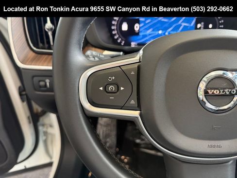 Used 2022 Volvo XC60 B5 Momentum w/ Advanced Package AWD/4WD image 17