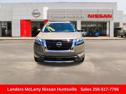 Used 2023 Nissan Pathfinder Platinum w/ Cargo Package AWD/4WD image 11