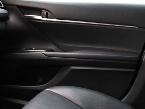 Used 2019 Toyota Camry SE w/ Sunroof Package image 20