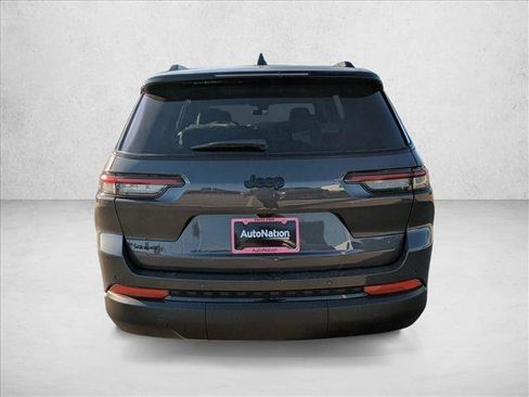 New 2025 Jeep Grand Cherokee L Altitude image 8