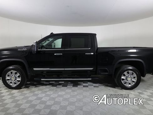 Used 2026 Chevrolet Silverado 2500 High Country w/ High Country Premium Package AWD/4WD image 10